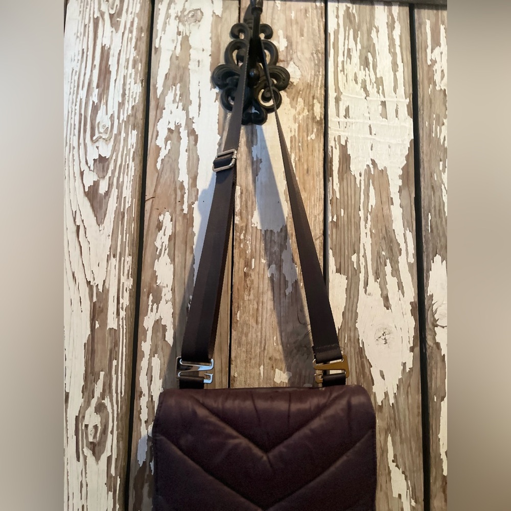 Athleta x Caraa Puffer Crossbody Bag - Grey - Picture 3 of 9